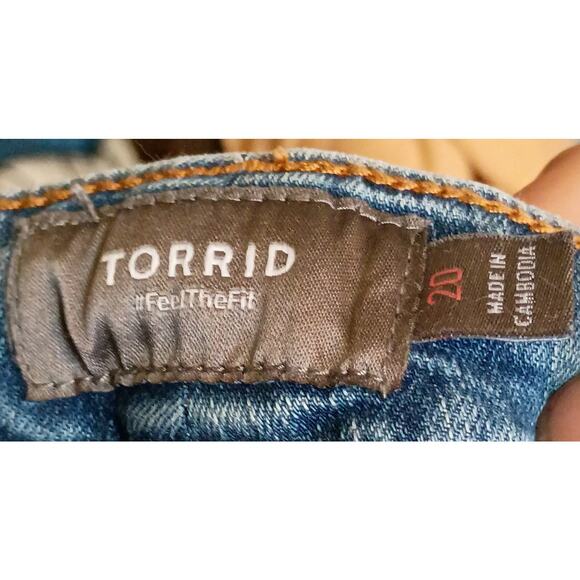 Torrid Women 20W Button Fly Cropped Wide Leg Lightweight Denim Jeans NWT - Picture 4 of 8